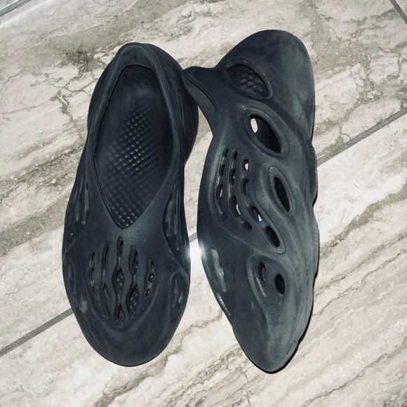 Yeezy Foam Runners Onyx - Picture 1 of 3